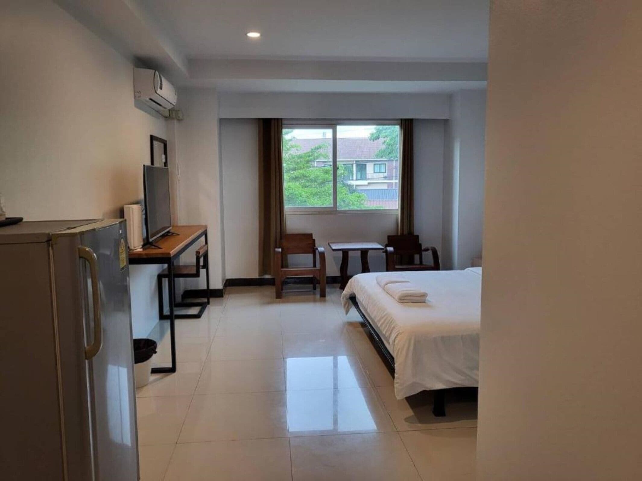Standard King Room | Blackout drapes, free WiFi