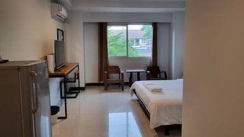 Standard King Room | Blackout drapes, free WiFi