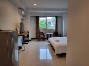 Standard King Room | Blackout drapes, free WiFi