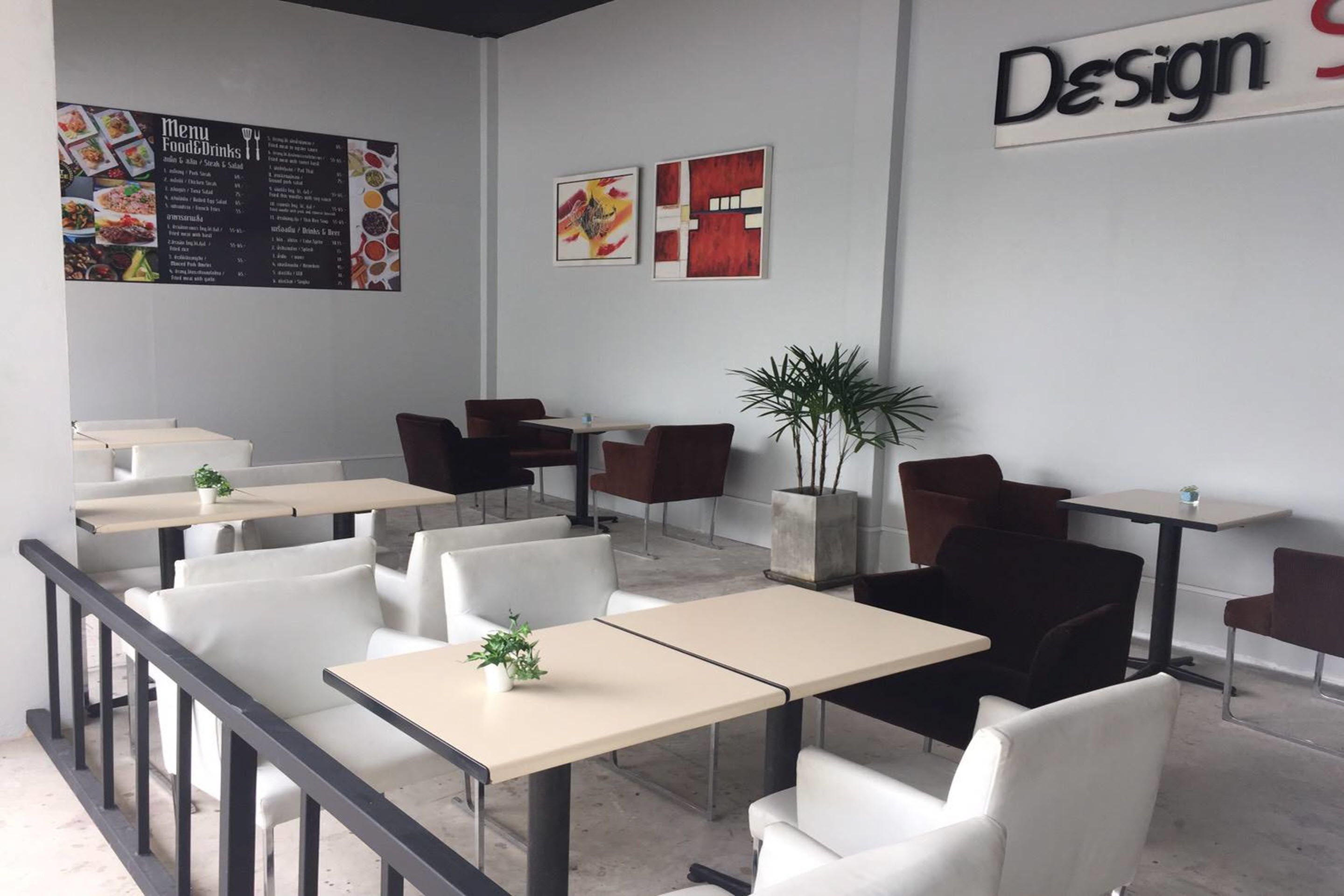 Daily cooked-to-order breakfast (THB 100 per person)