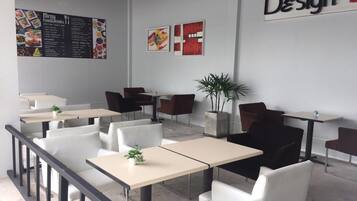 Daily cooked-to-order breakfast (THB 100 per person)