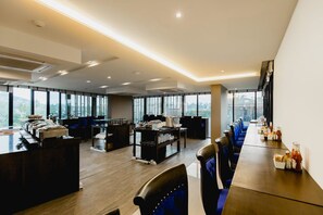 Kontinental frukost varje dag (THB 150 per person)