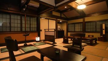 Deluxe Room, Non Smoking | In-room safe, free WiFi, bed sheets