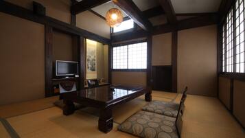 Japanese Western Style Room, Non Smoking | In-room safe, free WiFi, bed sheets