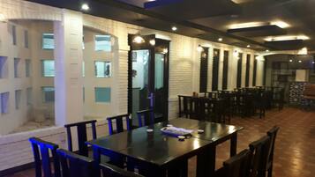 Breakfast, lunch, dinner served; local and international cuisine