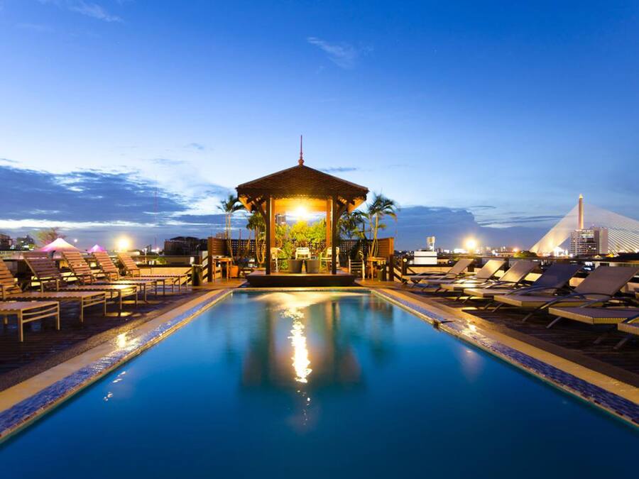 Outdoor pool, sun loungers