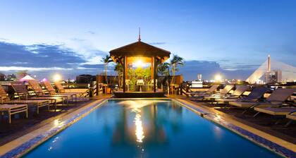 Violet Tower at Khaosan Palace