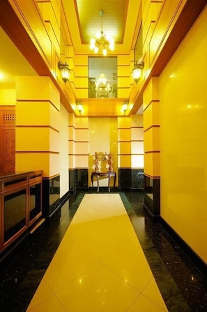 Unclassified image, 2 of 60, button - Violet Tower at Khaosan Palace (Bangkok)