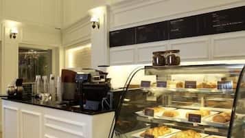 Breakfast and lunch served, local and international cuisine