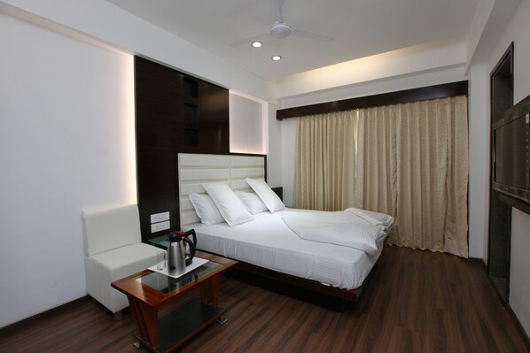 Executive Room, 1 Katil Kelamin (Double) atau 2 Katil Bujang (Single) | Bar mini, peti besi dalam bilik, meja, seterika/papan seterika