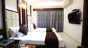 Relax in this stylish room with two single beds, a flat-screen TV, and a convenient table with a kettle and cups.