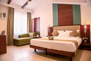 Superior Room | In-room safe, desk, free WiFi, bed sheets - TreeHouse Stamp Benaulim (Benaulim)
