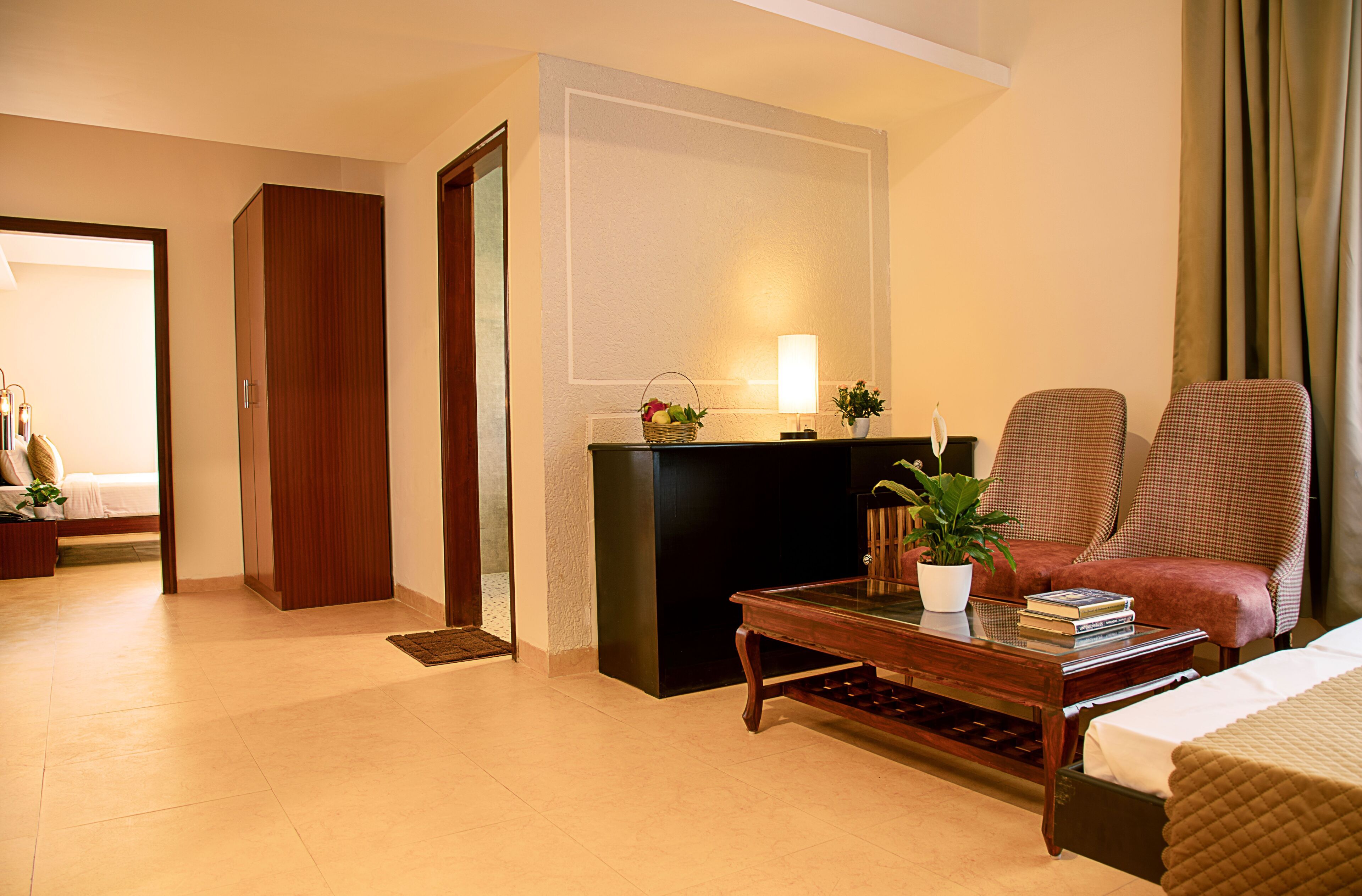 suite | in-room safe, desk, free wifi, bed sheets