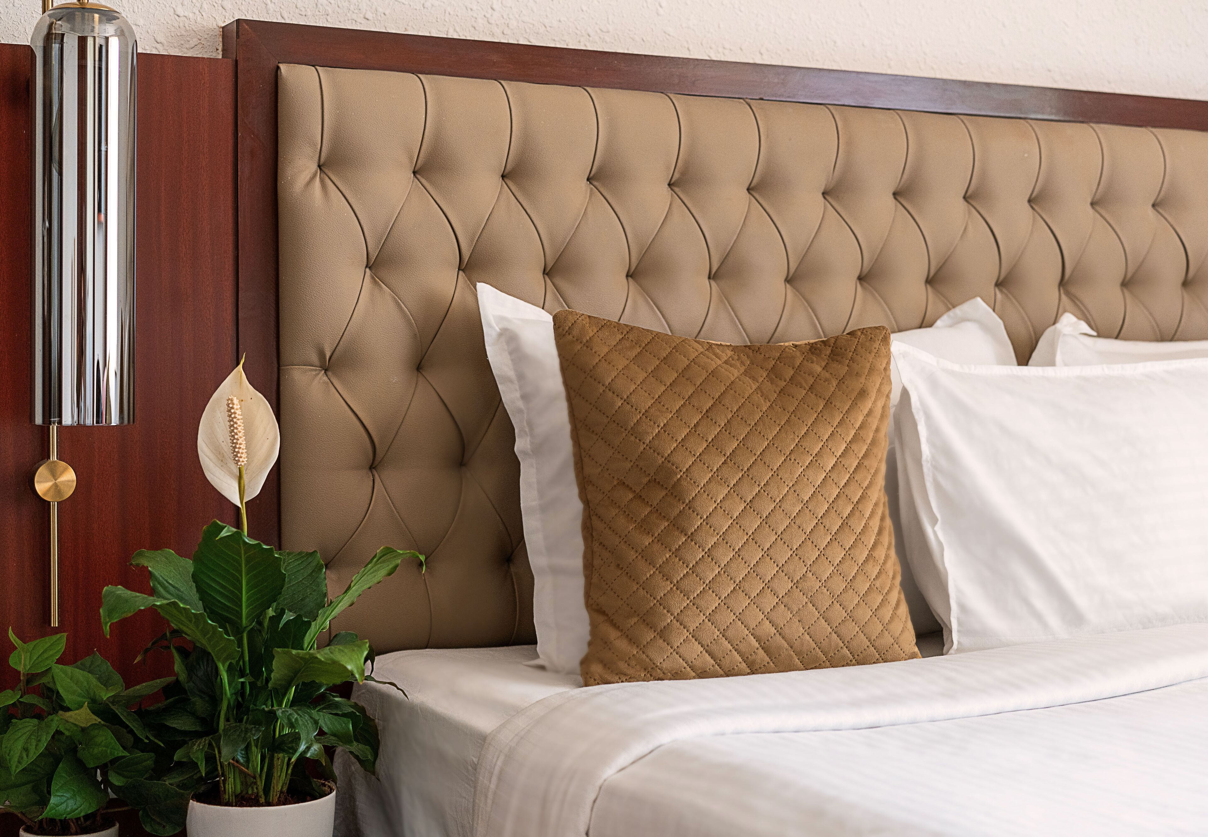 superior room | in-room safe, desk, free wifi, bed sheets