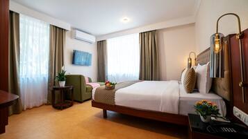 Suite | In-room safe, desk, free WiFi, bed sheets