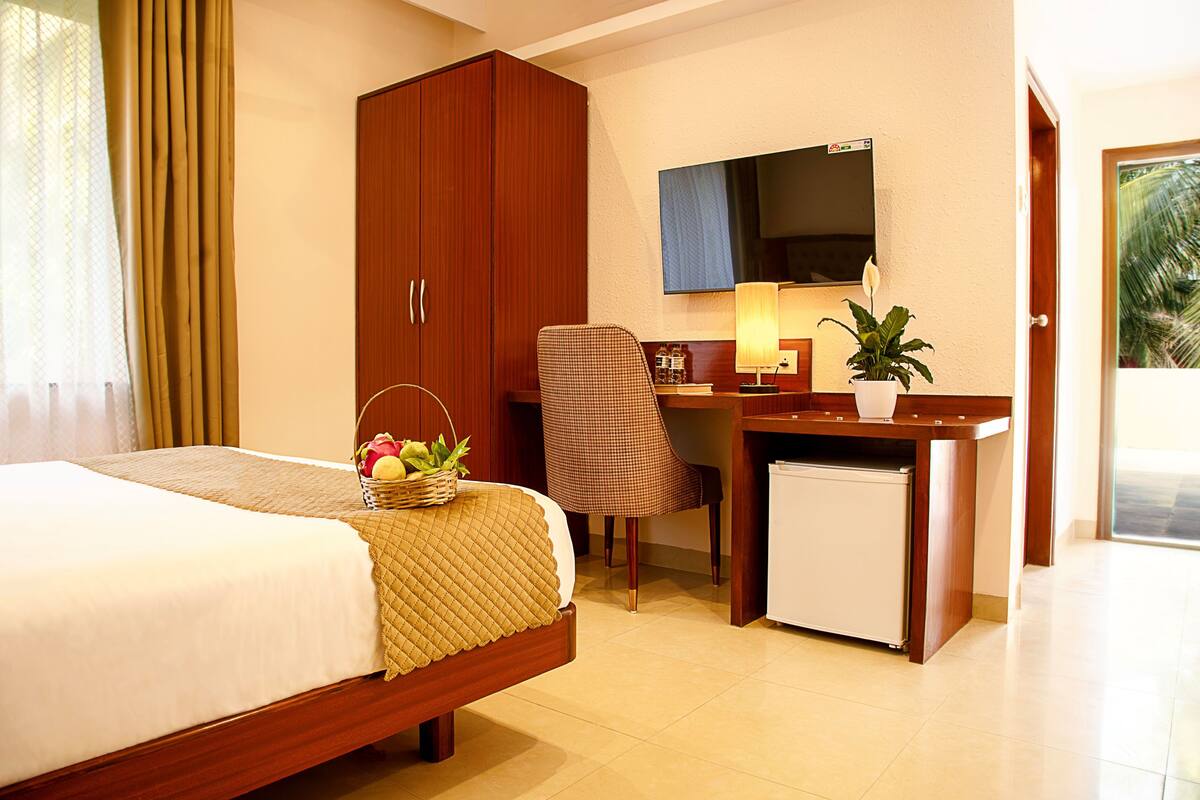 premium room with private terrace | in-room safe, desk, free wifi, bed sheets