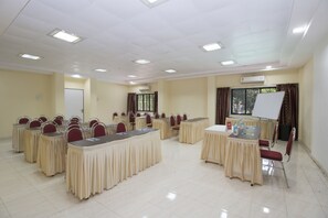 Meeting facility - OYO Rooms 029 Khandala (Mawal)