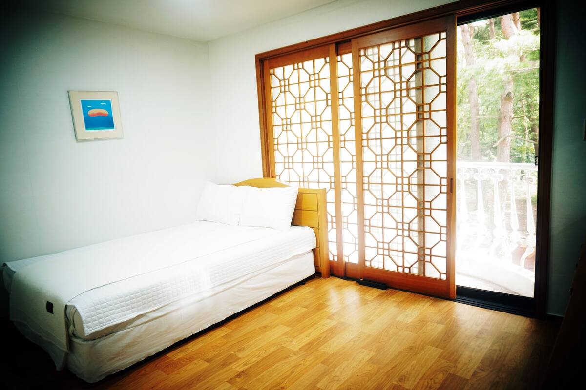 double room | soundproofing, free wifi, bed sheets