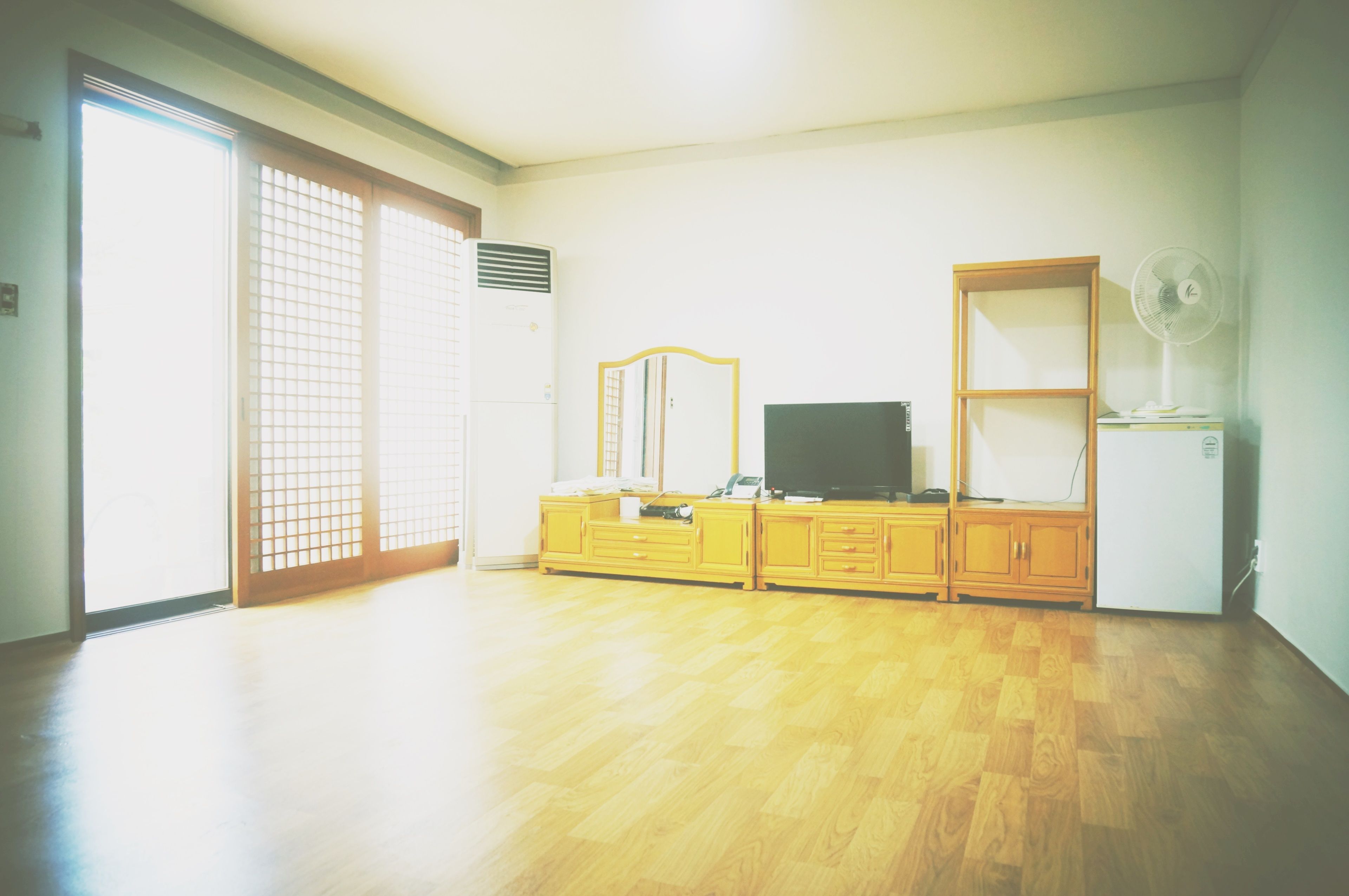 soundproofing, free wifi, bed sheets