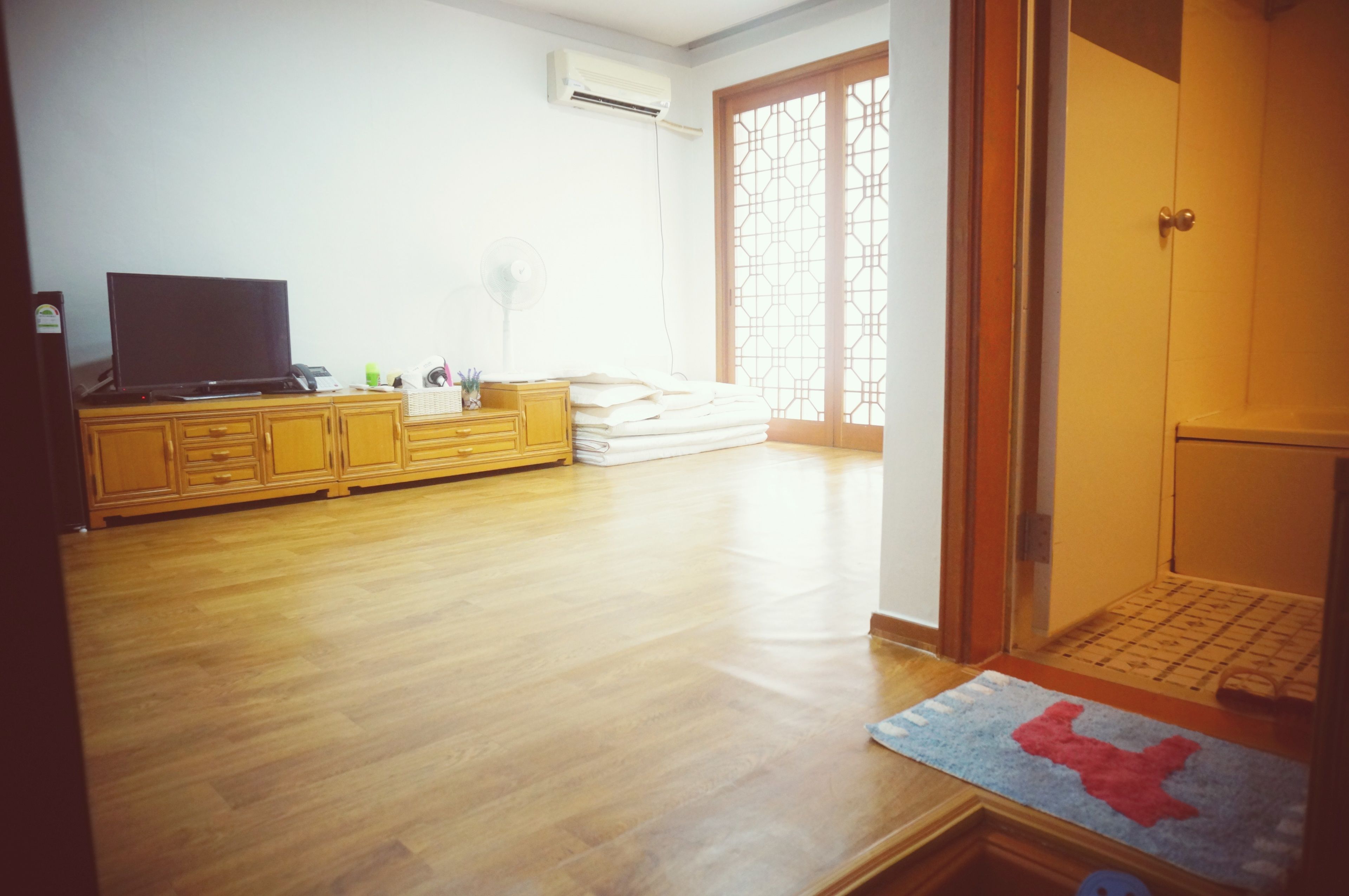 family room (korean ondol) | soundproofing, free wifi, bed sheets