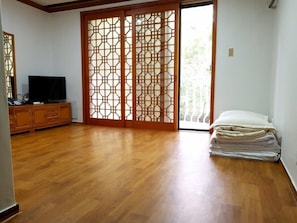 Kamar Keluarga (Korean Ondol) | Kedap suara, Wi-Fi gratis, dan seprai linen