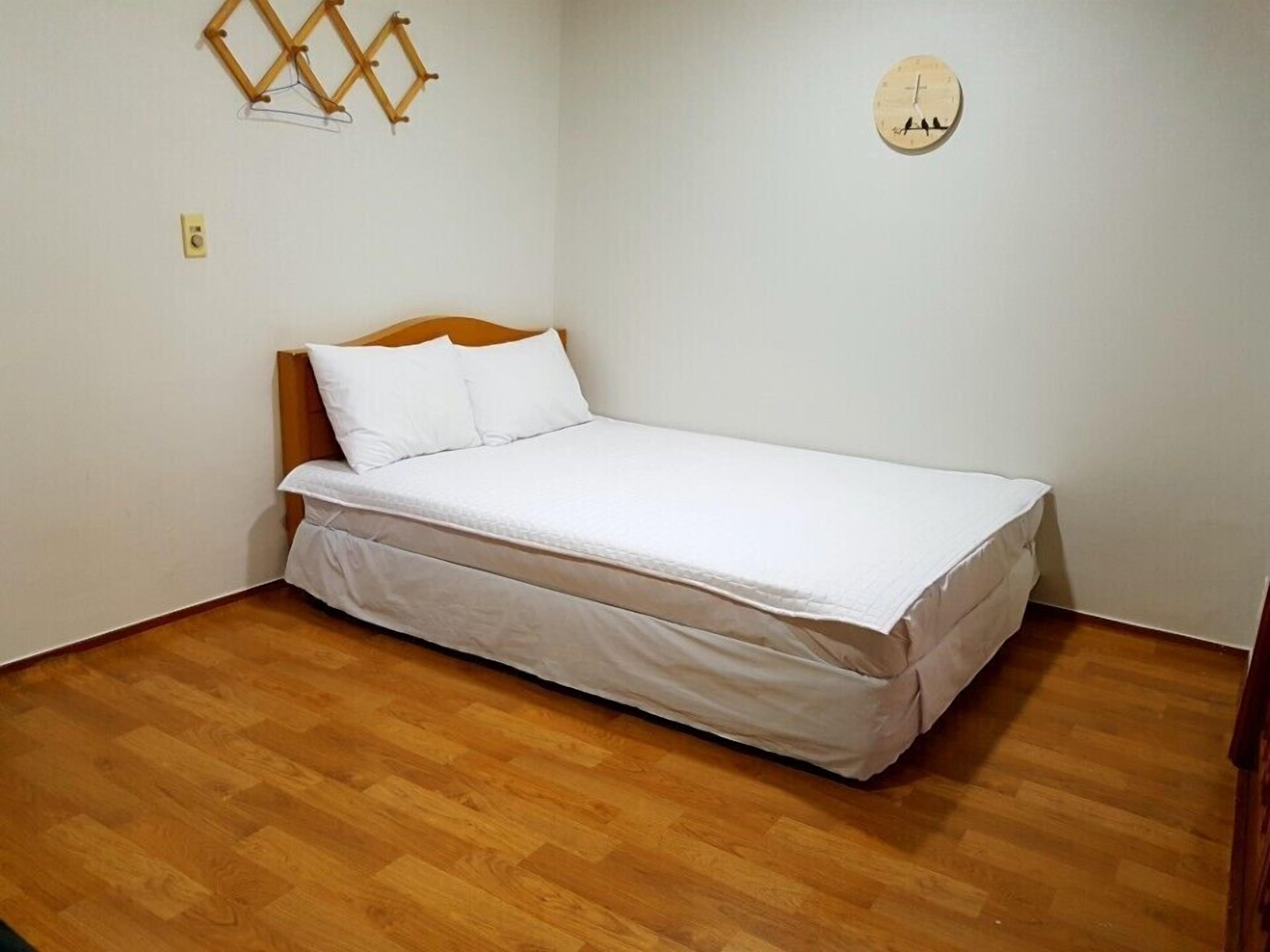 double room | soundproofing, free wifi, bed sheets