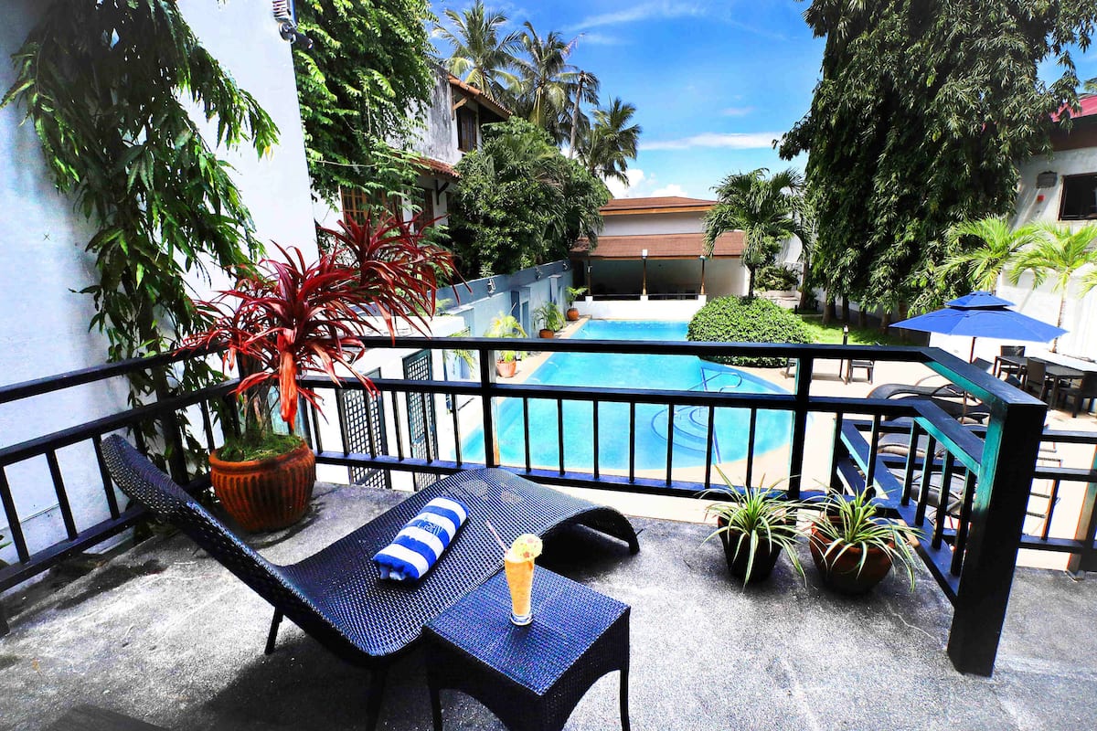 Suite, en bord de piscine