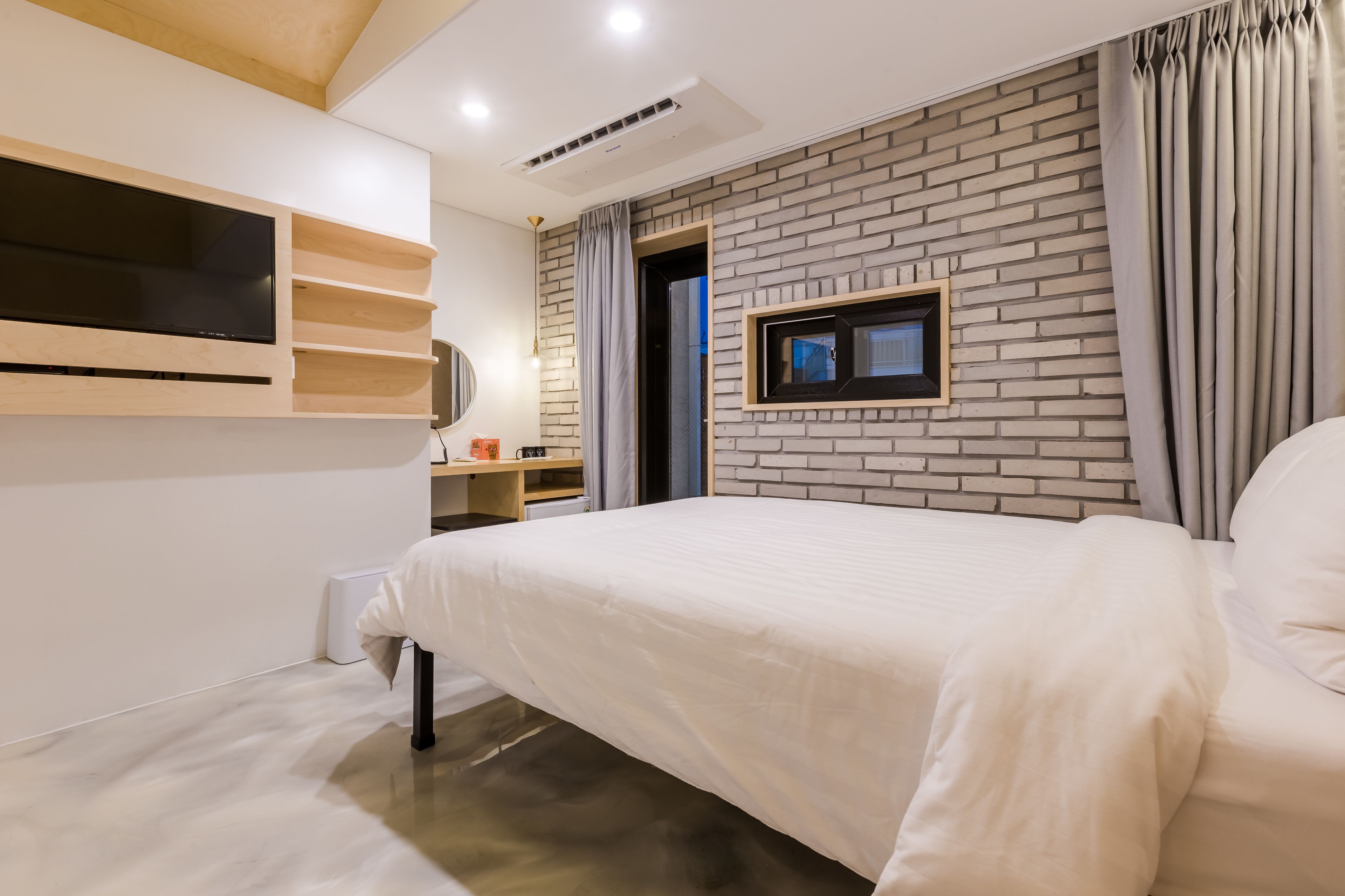 Kahden hengen deluxe-huone, 1 keskisuuri parisänky (Foreigner Only) | Pimennysverhot, ilmainen Wi-Fi, vuodevaatteet