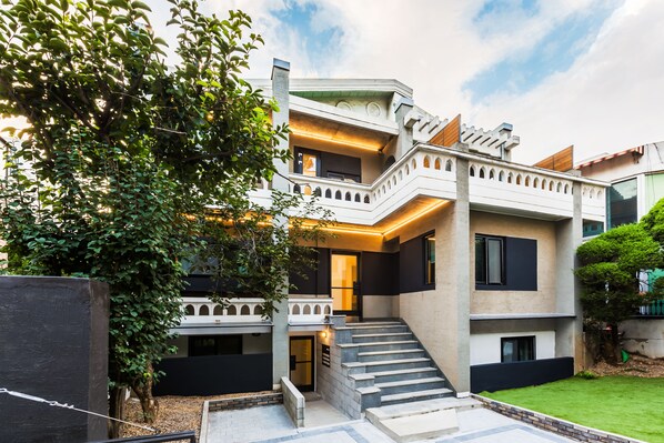 Front of property - BAROATO 2nd (Seoul)