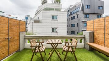 Kahden hengen deluxe-huone, 1 keskisuuri parisänky (Foreigner Only) | Parveke