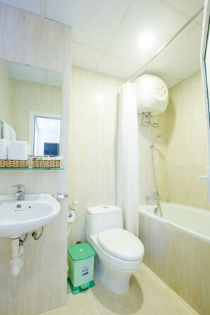 Standard Double Room (with Window) | Bathroom - Sunflower Nha Trang (Nha Trang)