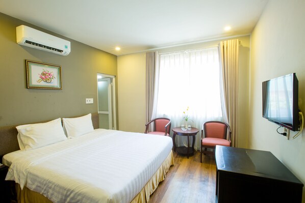 Habitación estándar doble (with Window) | Minibar, caja fuerte, escritorio y wifi gratis