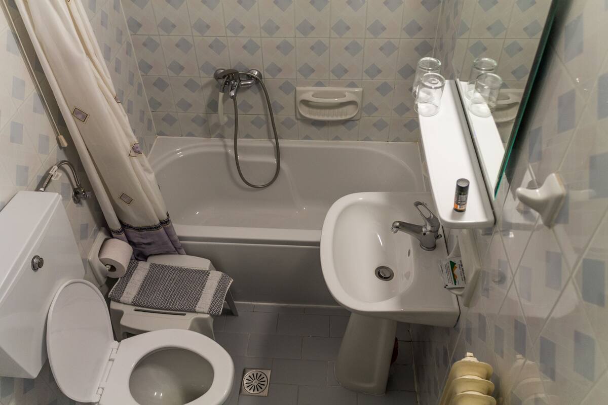 separate bathtub and shower, free toiletries, hair dryer, towels