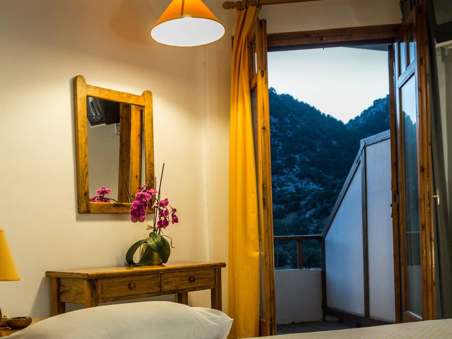 Single Room | Pillowtop beds, in-room safe, blackout drapes, soundproofing