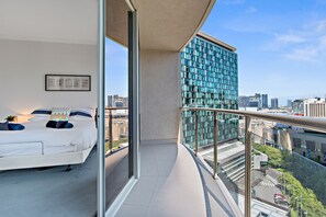 Balcony - Southbank Tower Apartments (Southbank)