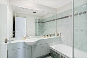 Separate tub and shower, hair dryer, towels - Southbank Tower Apartments (Southbank)