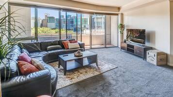 Apartment, 3 Bedrooms | 3 bedrooms, iron/ironing board, free WiFi, bed sheets