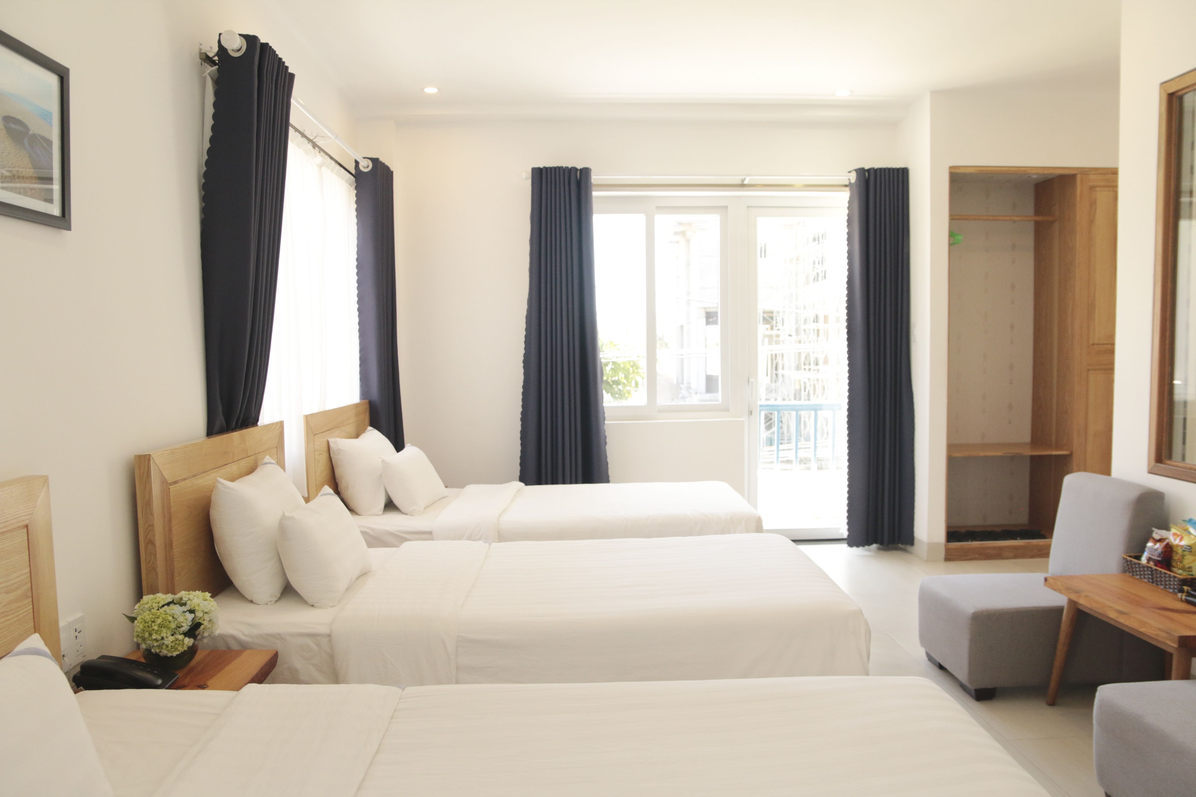 family room | 1 bedroom, minibar, in-room safe, desk