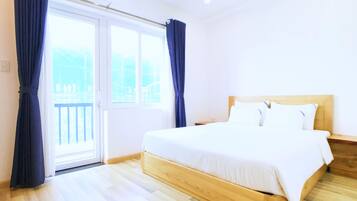 1 quarto, frigobar, cofres nos quartos, escrivaninha