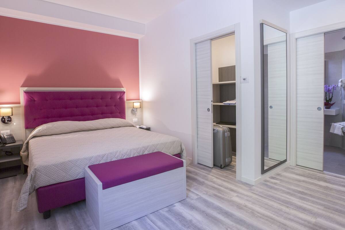 In-room safe, desk, blackout drapes, soundproofing