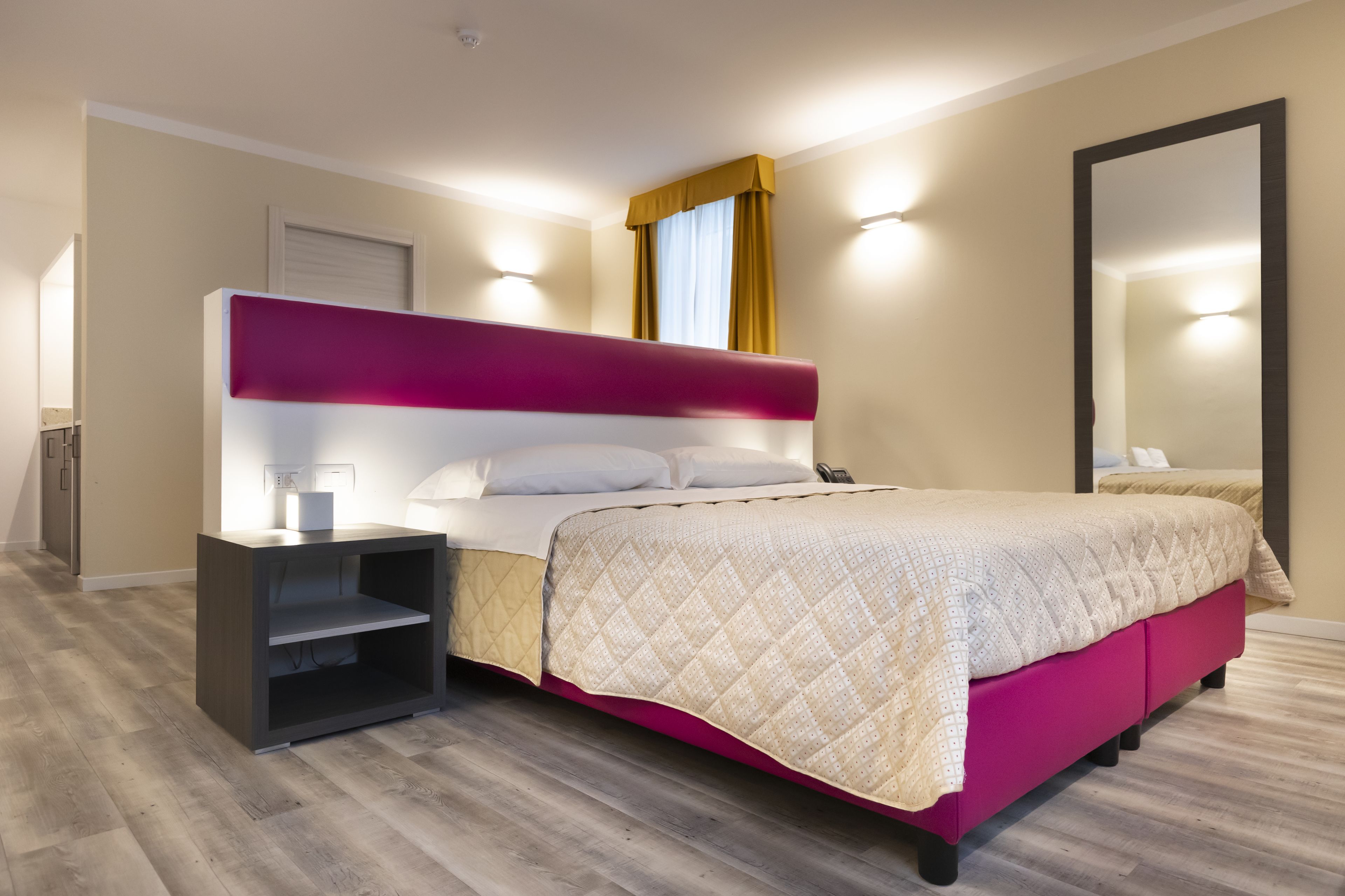 Suite | In-room safe, desk, blackout drapes, soundproofing