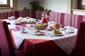 Bao gồm bữa sáng buffet hàng ngày 