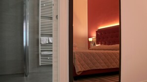 In-room safe, desk, blackout drapes, soundproofing - Alma Living Hotel (Venzone)