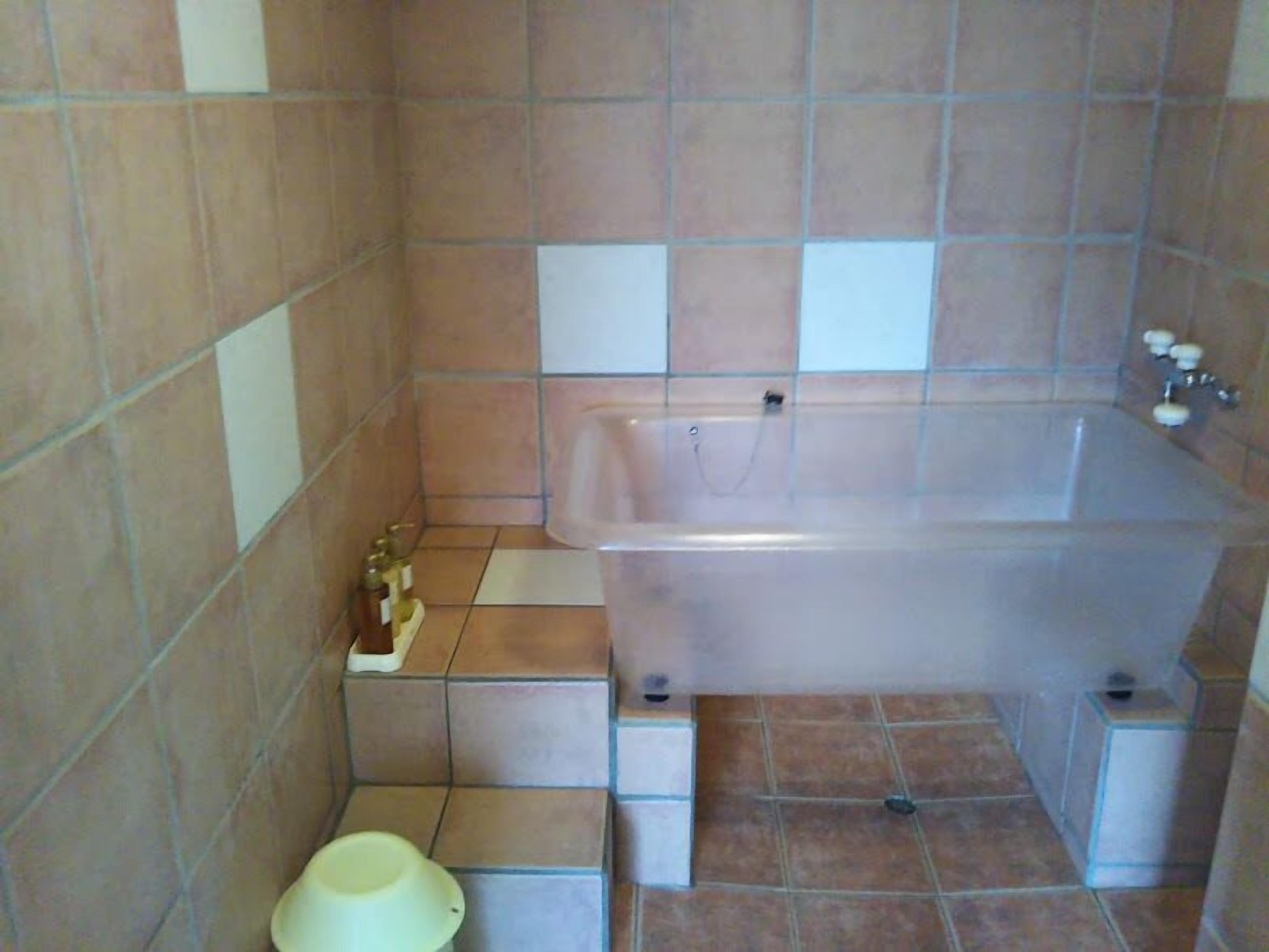 economy double room | bathroom | separate bathtub and shower, free toiletries, hair dryer, slippers