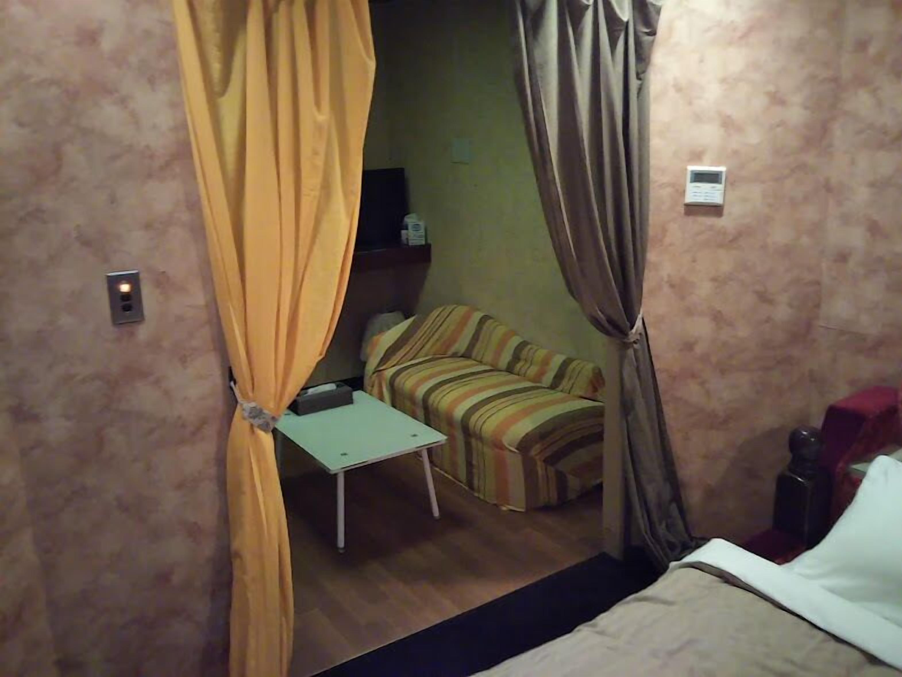 economy double room | living area | flat-screen tv