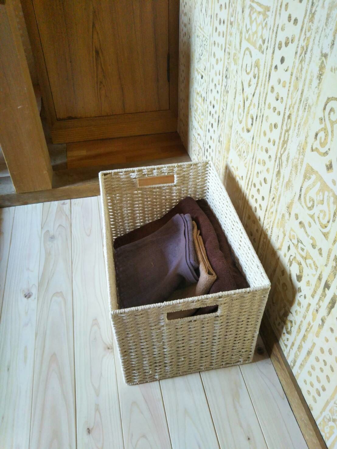 separate bathtub and shower, free toiletries, hair dryer, slippers