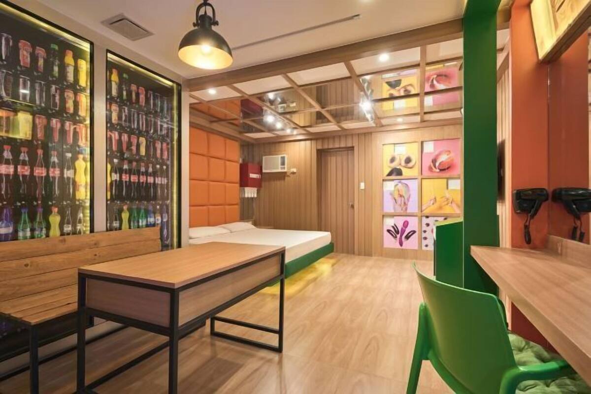 Desk, free WiFi, bed sheets