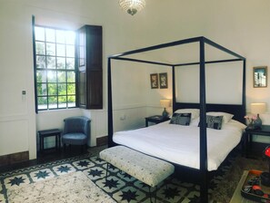 Safe på rommet, wi-fi (inkludert) og sengetøy