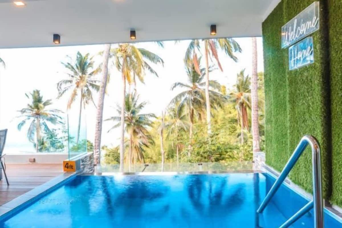 Pool | Inomhuspool och utomhuspool, öppettider: 06.00 till 22.00, och solstolar
