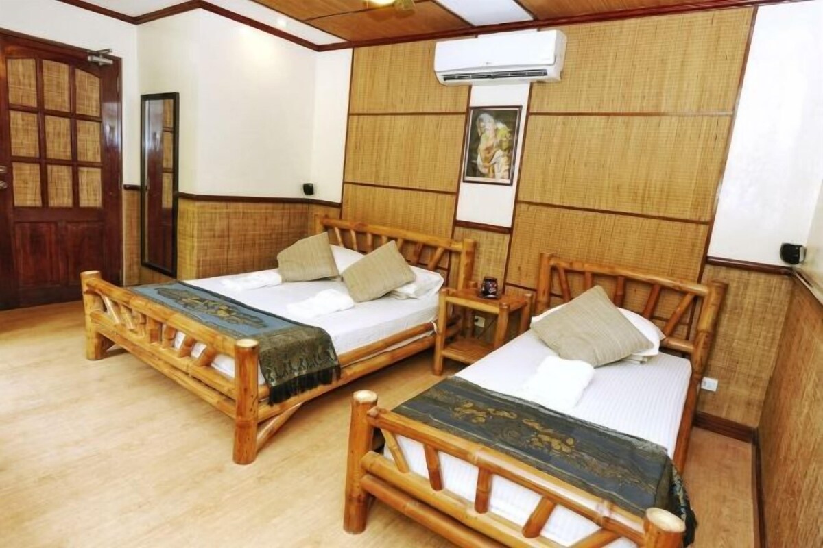 Desk, bed sheets